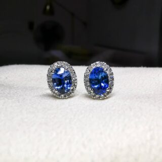 [Handcrafted by Gems Origin]

Almost 4 year back, her husband had her sapphire engagement ring handcrafted by us.

Fast forward to 2021, now parents of a cute toddler, they came back for a pair of matching Sapphire earrings!

We are in this with you for the long term. And we constantly provide you with quality pieces at fair value. Perhaps 20 to 30 years down the road, your children will have their pieces handcrafted by us too! ❤️

#gemsorigin #singaporejewellery #handcrafted #bespokejeweller #sapphire #engagementring #earrings #singaporejewellery #jewelleryoftheday #jewelryaddict